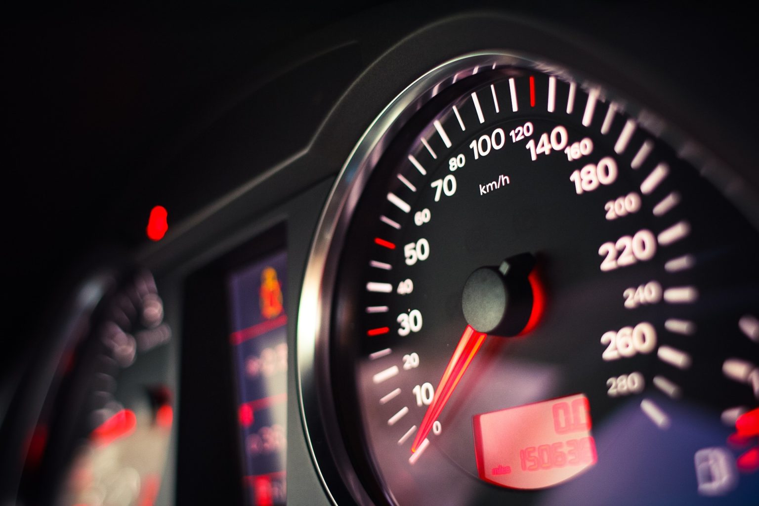 Beyond the Needle: Are GPS Speedometers Actually Any Good for Modern Tech Enthusiasts?
