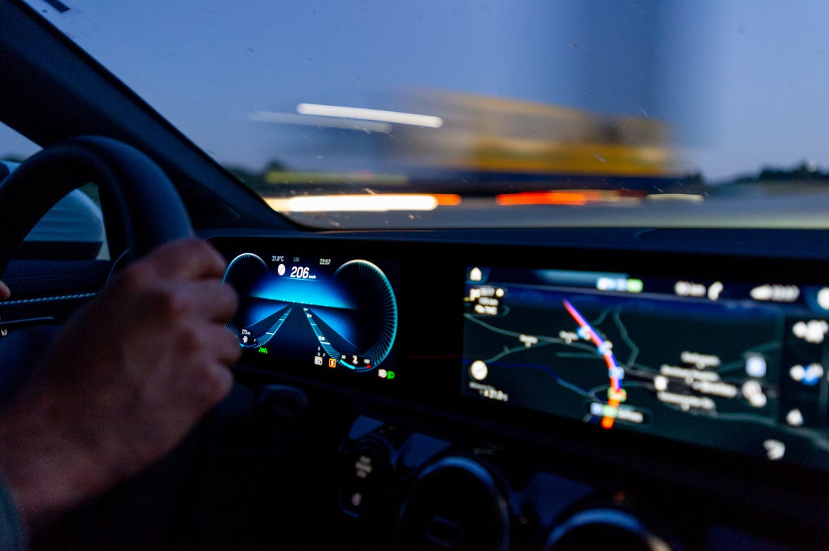 Speed Limits vs. Digital Displays: Can Your Car Actually Outrun Its Speedometer?